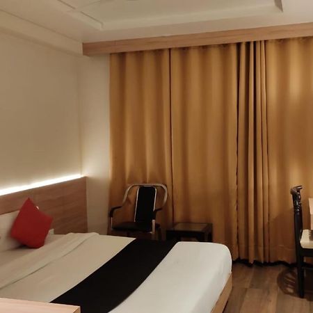 Hotel Poseidon Inn Лакхнау Екстер'єр фото